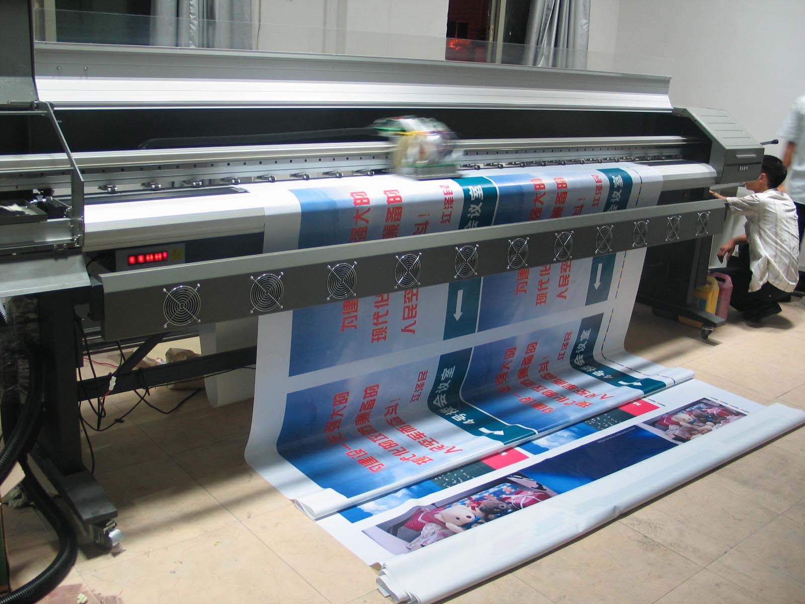 西安广告制作服务全指南 高新区喷绘、莲湖广告与曲江户外广告定制